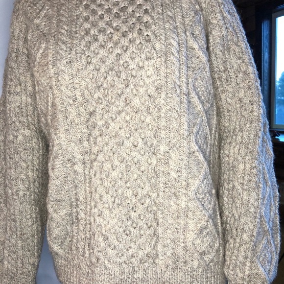 Beautiful Wool Sweater - Picture 6 of 6